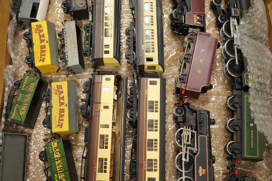 Twenty-two 00 gauge model railway items by Hornby Dublo, etc. including five locomotives; an LMS Duchess of Atholl, a BR Standard Class 4, 80054, a kit-built GWR Class 57xx, 8729, a GWR Castle Class, Bristol Castle, an S